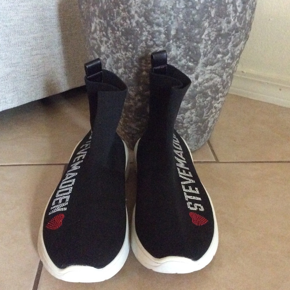 Steve Madden tennis shoes for women. Size 8.5. Color black